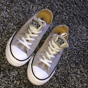 Woman’s grey converse